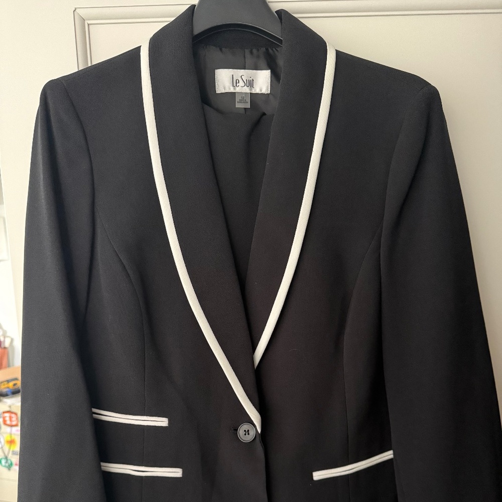 NWT size 12 Women’s Suit